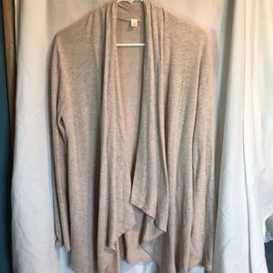 Drappy, open cardigan